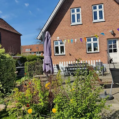 Aurora - Big House With Lovely Garden - Close To Everything *